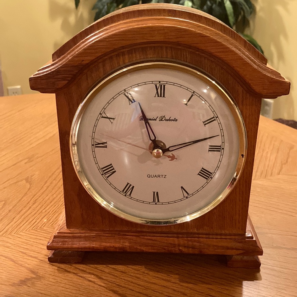 Daniel Dakota Wood Oak Ouartz Clock